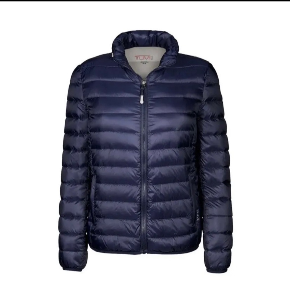 Tumi Women’s Clairmont Packable Travel Puffer Jacket. Navy. $195 MSRP!!